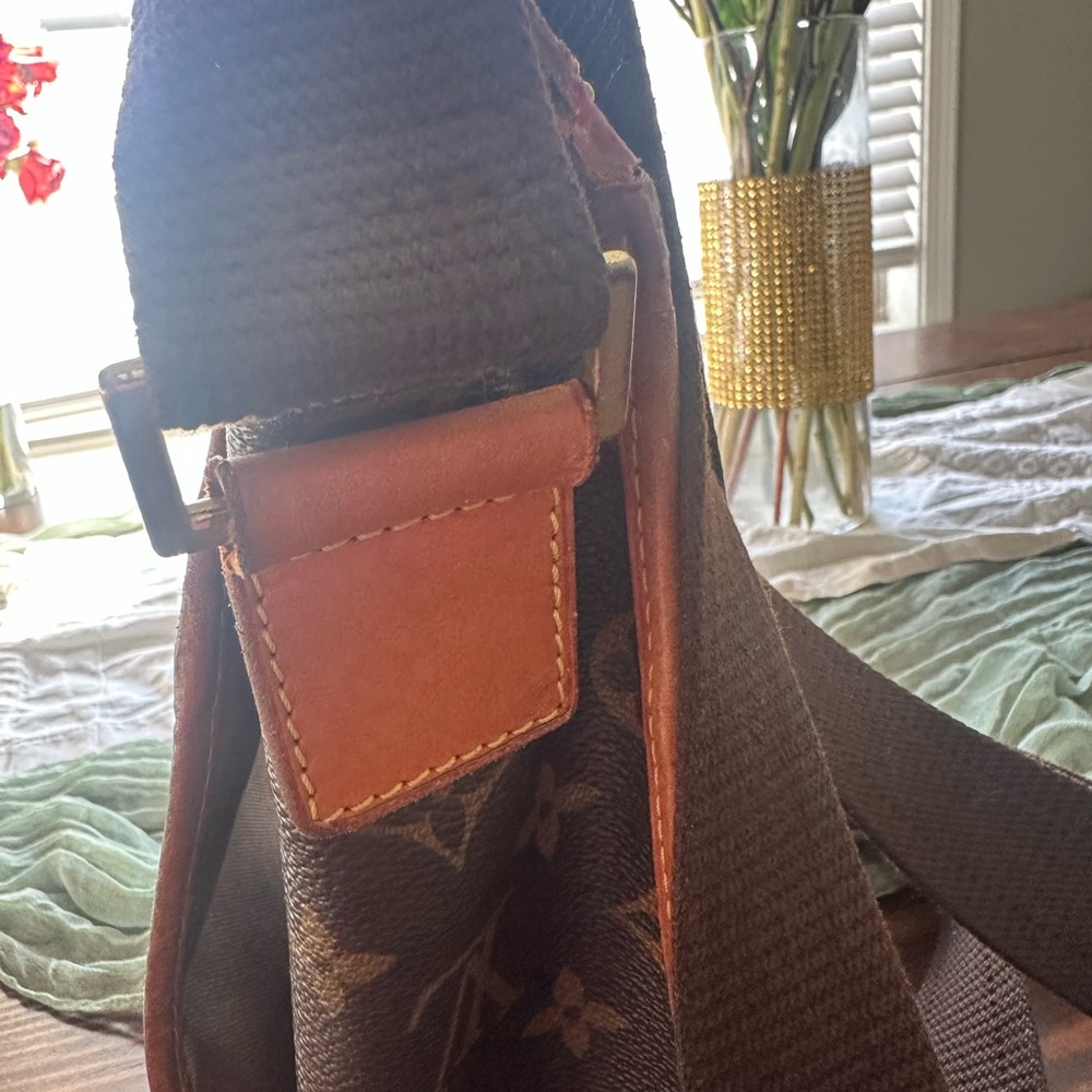 Louis Vuitton bosphore messenger cross body - Picture 2 of 9